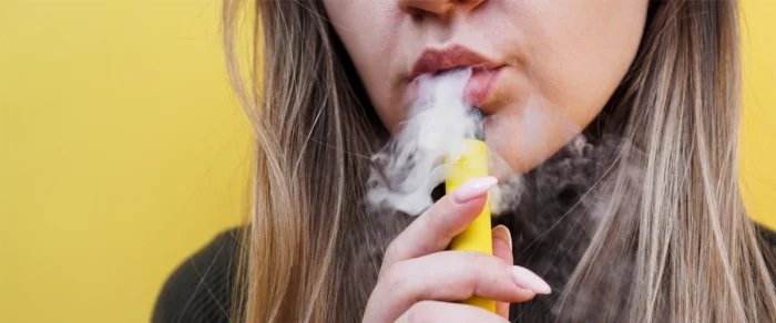 Sigaretta elettronica e salute dentale è dannosa quanto il fumo tradizionale?